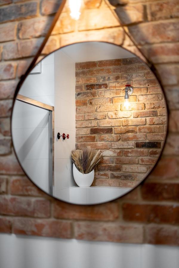 Brick House - Apartament Zoska Wrocław Extérieur photo